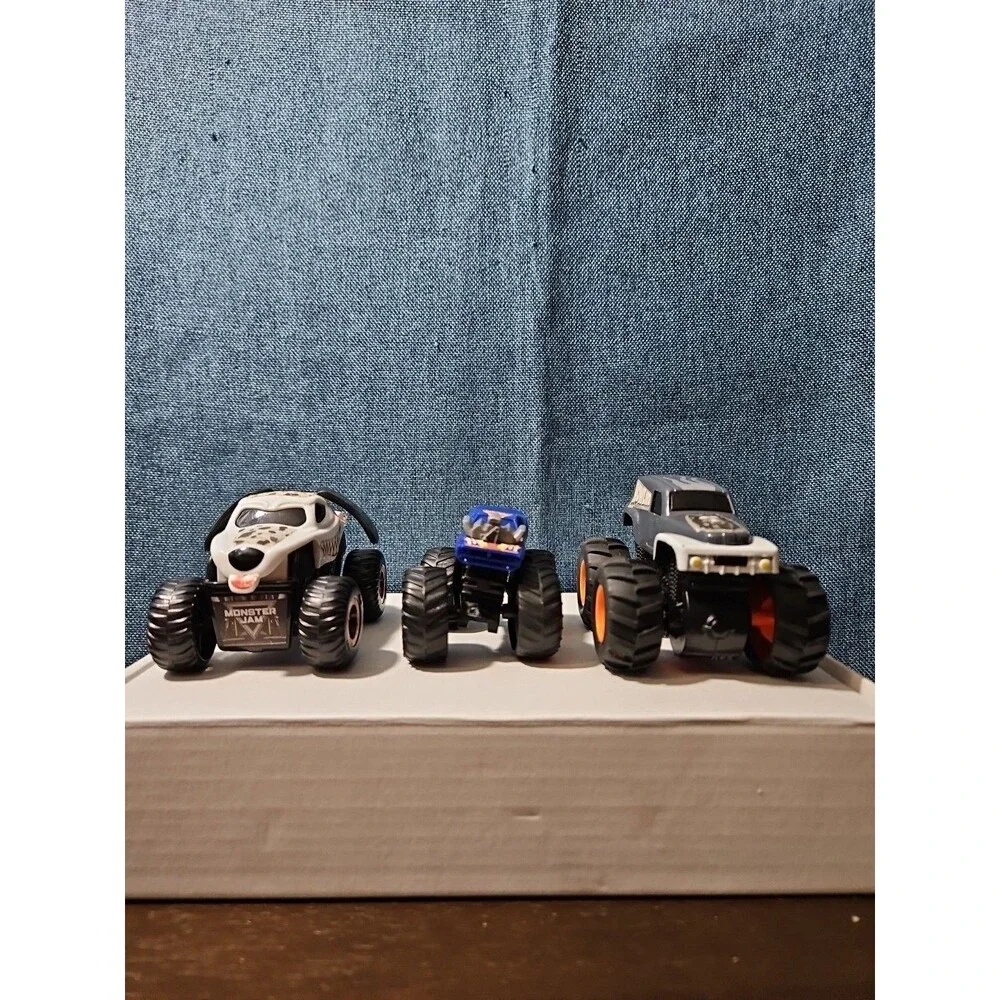 3-Piece Monster Truck Set | Hot Wheels Twin Mill & Howlin' Heat